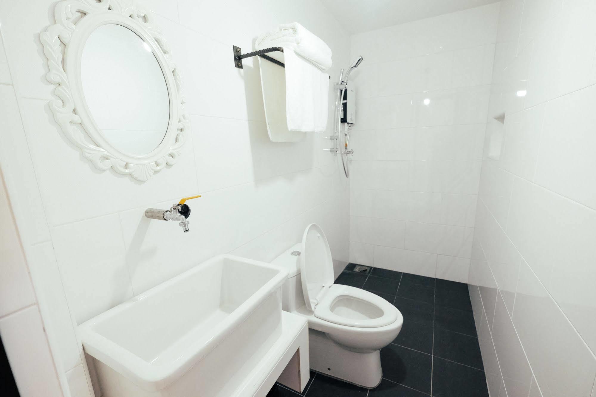 White Loft Hotel Malacca Buitenkant foto